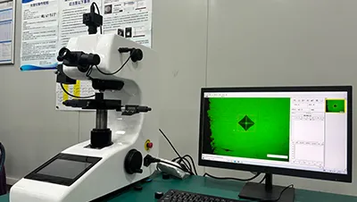 Testeur de microdureté à tourelle automatique