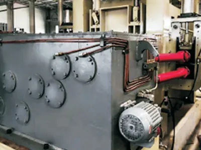 Réducteurs hélicoïdaux multi-arbres pour presses à métaux