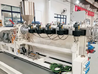 Grands réducteurs à engrenages hélicoïdaux pour extrudeuses monovis